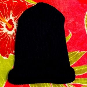 I am selling a new hat.